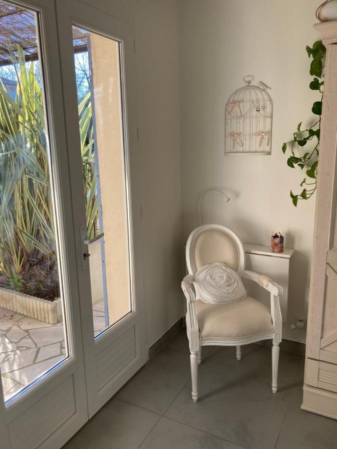 Les Hauts D'Eyragues Gite Reverie Meuble Classe 4 Etoiles Exterior photo