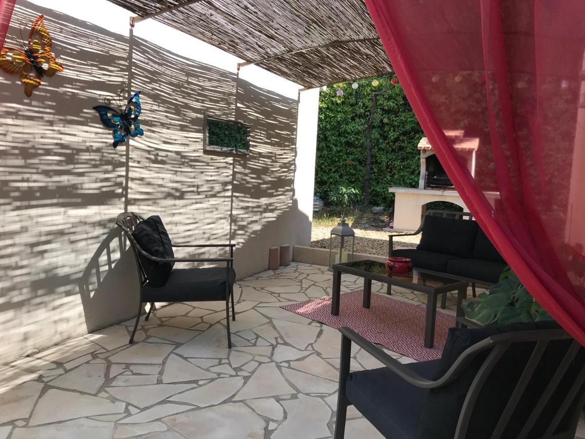Les Hauts D'Eyragues Gite Reverie Meuble Classe 4 Etoiles Exterior photo