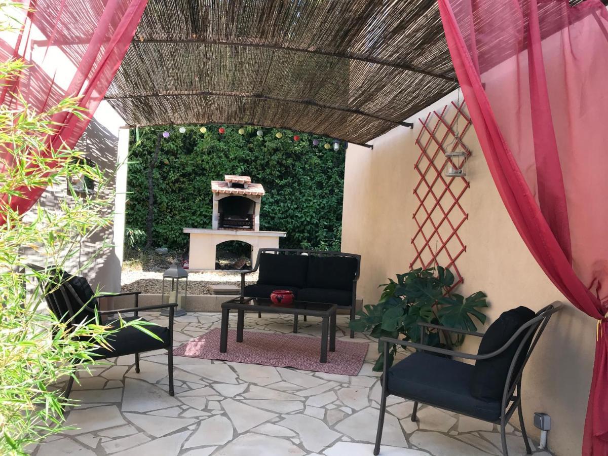 Les Hauts D'Eyragues Gite Reverie Meuble Classe 4 Etoiles Exterior photo
